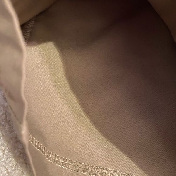 VINEYARD VINES SIZE 12 KHAKI SHORTS - Picture 7 of 8